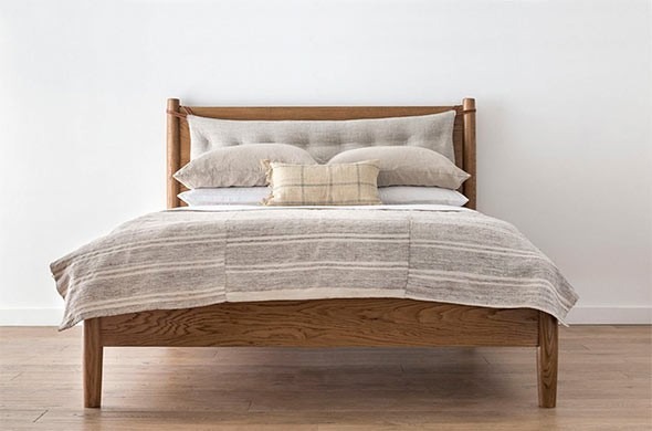 Як зробити дерев'яне ліжко своїми руками?
